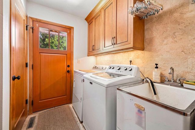 21700 Ann Rita DRIVE, Brookfield, WI 53045