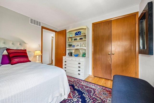 21700 Ann Rita DRIVE, Brookfield, WI 53045