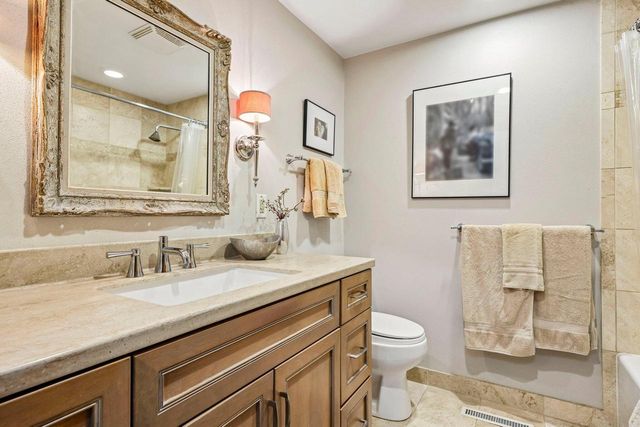 21700 Ann Rita DRIVE, Brookfield, WI 53045