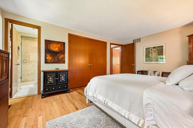 21700 Ann Rita DRIVE, Brookfield, WI 53045