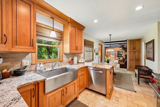 21700 Ann Rita DRIVE, Brookfield, WI 53045