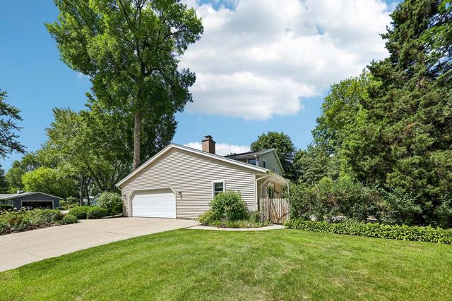 21700 Ann Rita DRIVE, Brookfield, WI 53045