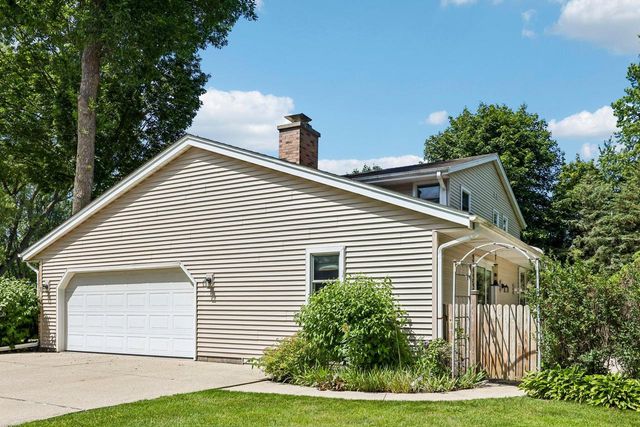 21700 Ann Rita DRIVE, Brookfield, WI 53045
