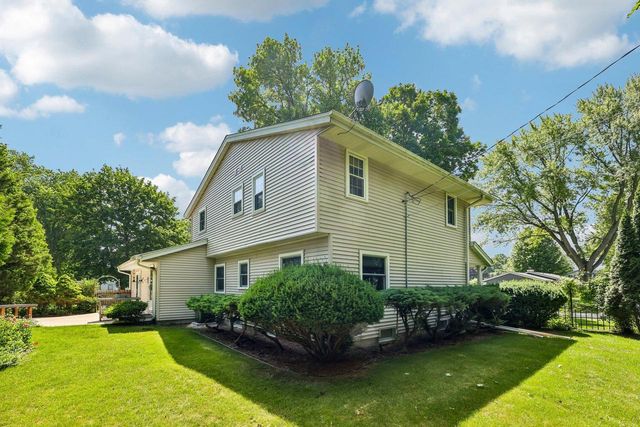21700 Ann Rita DRIVE, Brookfield, WI 53045