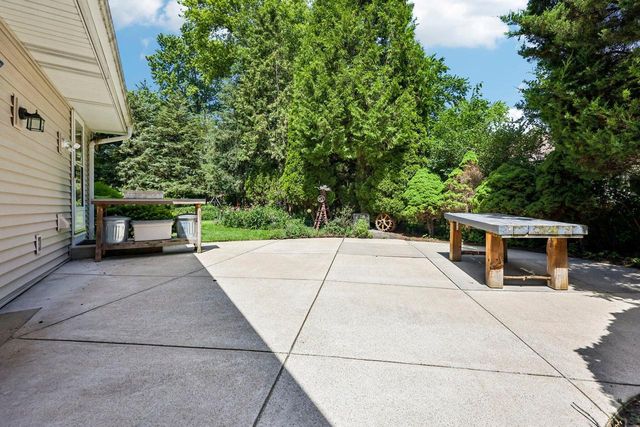 21700 Ann Rita DRIVE, Brookfield, WI 53045