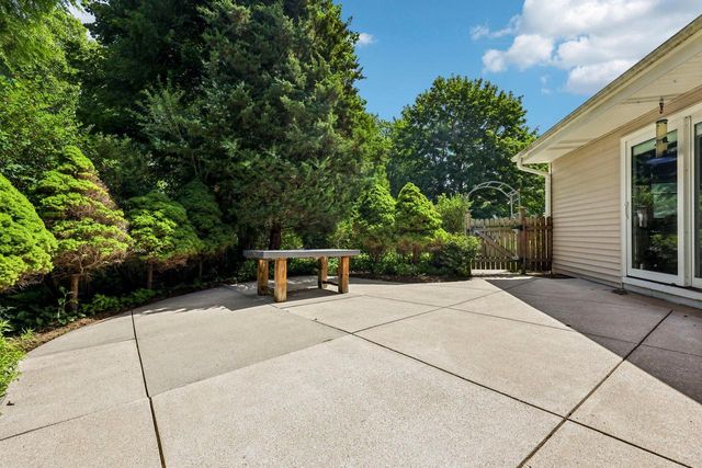 21700 Ann Rita DRIVE, Brookfield, WI 53045