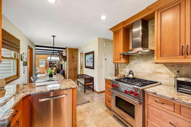 21700 Ann Rita DRIVE, Brookfield, WI 53045