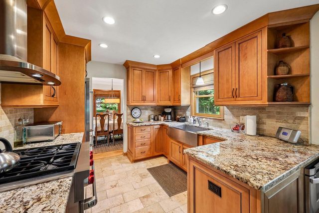 21700 Ann Rita DRIVE, Brookfield, WI 53045