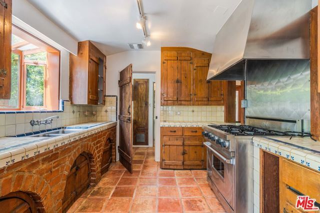 12255 Addison Street, Valley Village, CA 91607