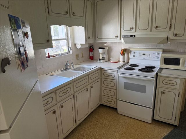 201 Mallard Drive, Boynton Beach, FL 33435