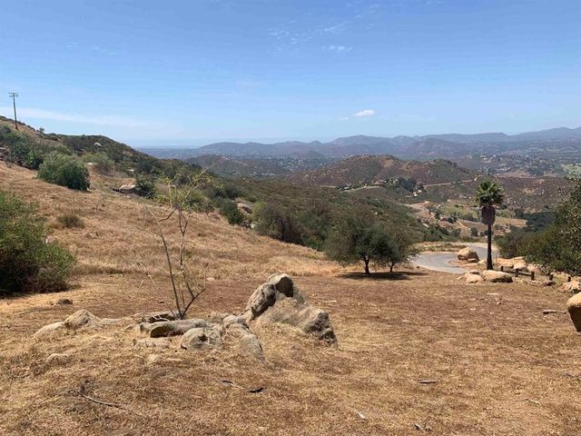 19519 Camino Del Aguila, Escondido, CA 92025