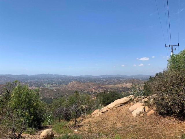 19519 Camino Del Aguila, Escondido, CA 92025