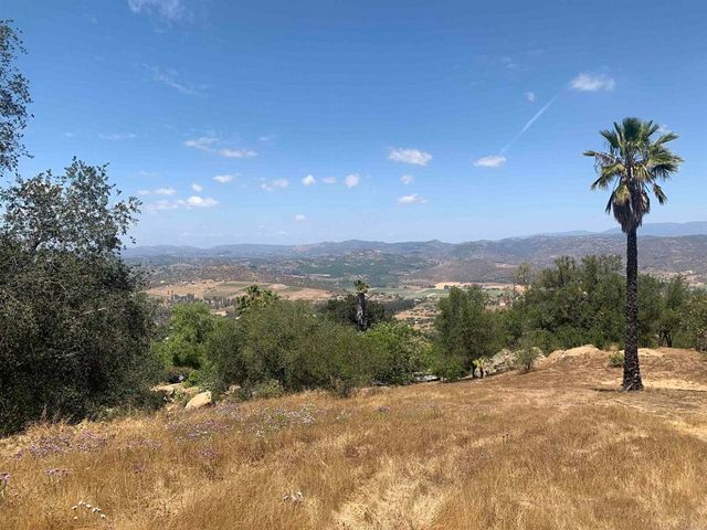 19519 Camino Del Aguila, Escondido, CA 92025