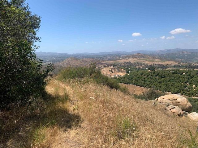 19519 Camino Del Aguila, Escondido, CA 92025