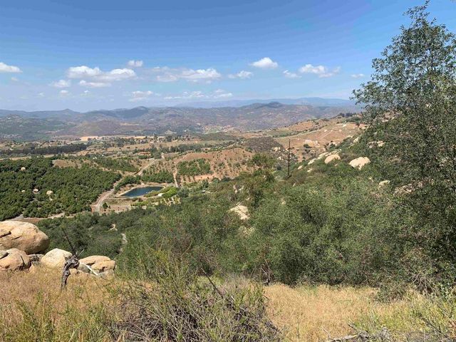 19519 Camino Del Aguila, Escondido, CA 92025