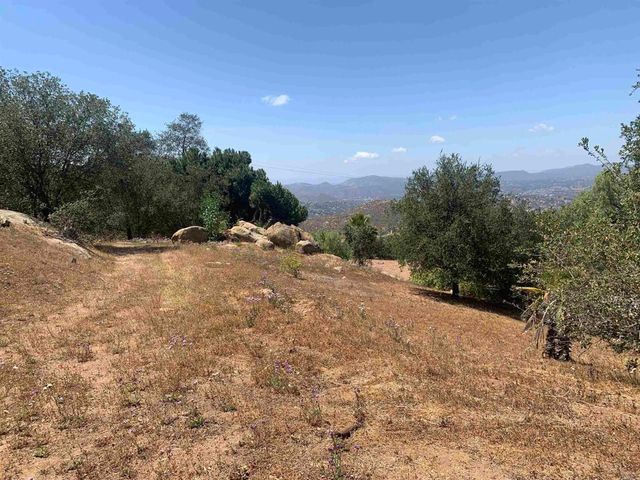 19519 Camino Del Aguila, Escondido, CA 92025