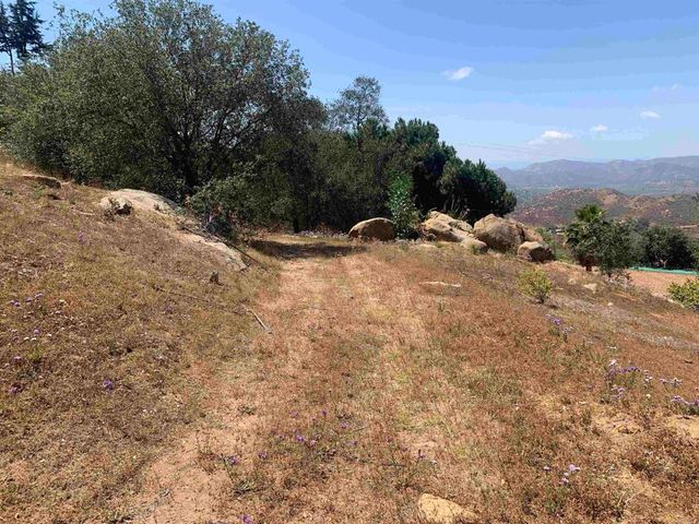 19519 Camino Del Aguila, Escondido, CA 92025