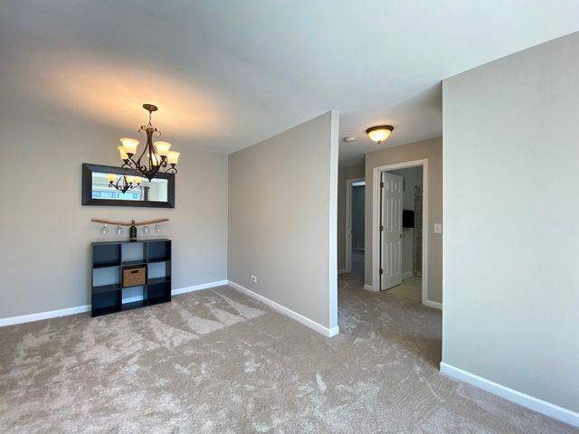 500 Chase Drive 16, Clarendon Hills, IL 60514