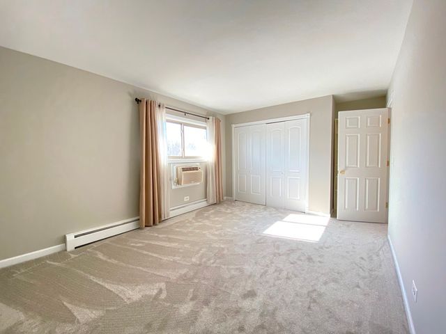 500 Chase Drive 16, Clarendon Hills, IL 60514