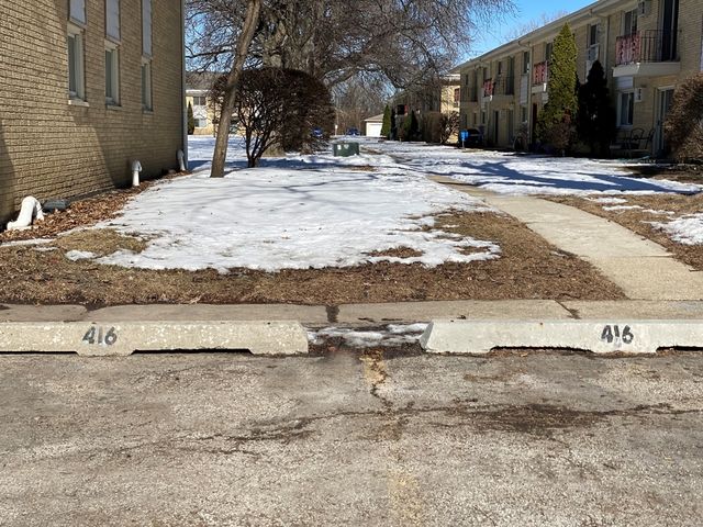 500 Chase Drive 16, Clarendon Hills, IL 60514