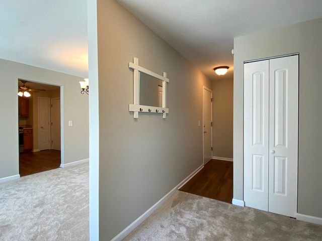 500 Chase Drive 16, Clarendon Hills, IL 60514