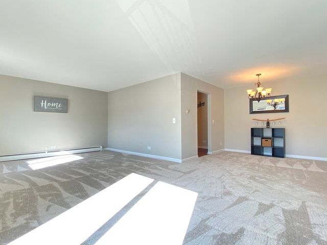 500 Chase Drive 16, Clarendon Hills, IL 60514