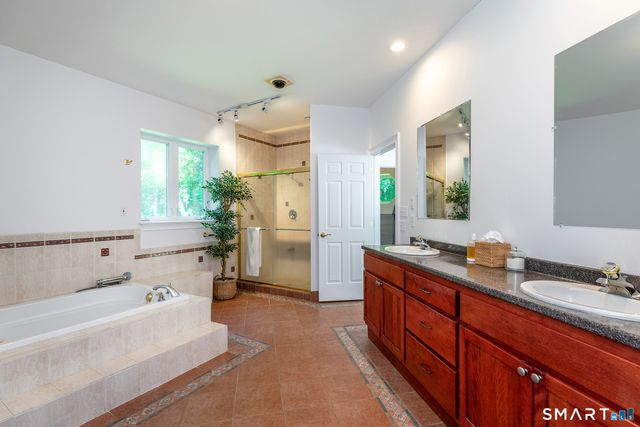 28 Drewbarrie Lane, Easton, CT 06612
