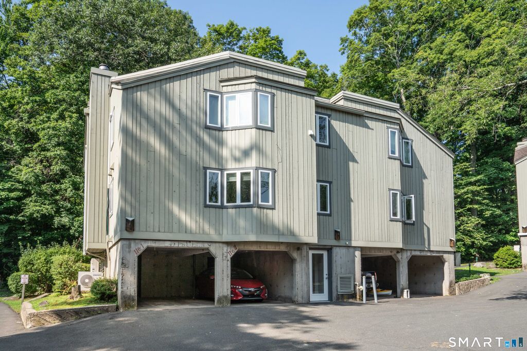 11 Byrne Court E1, Farmington, CT 06032