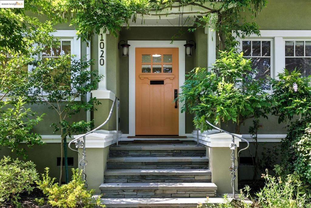 1020 Channing Ave, Palo Alto, CA 94301