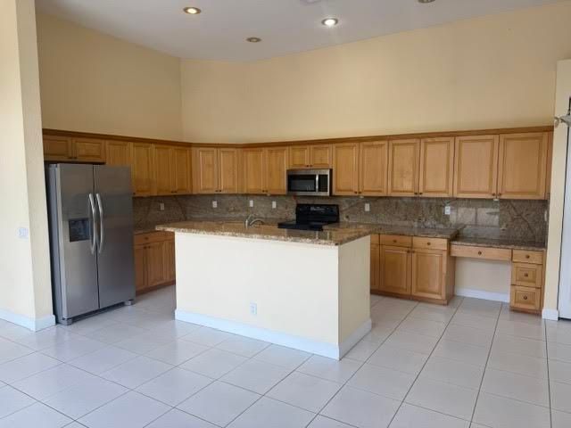 503 NW 118th Way, Coral Springs, FL 33071