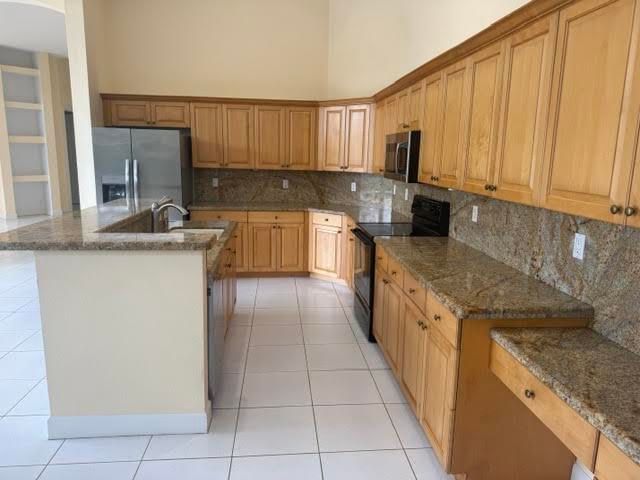503 NW 118th Way, Coral Springs, FL 33071