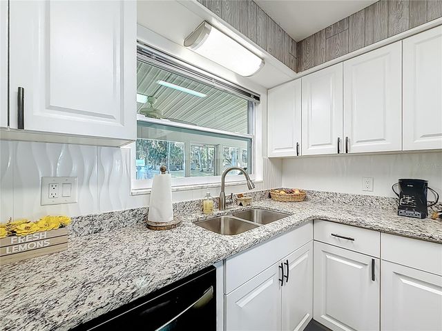 4192 CR 400, Lake Panasoffkee, FL 33538