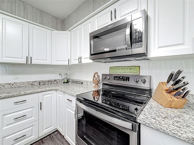 4192 CR 400, Lake Panasoffkee, FL 33538