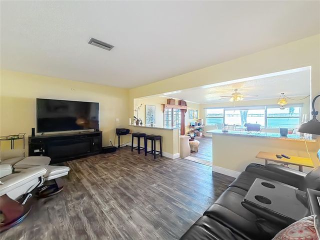 4192 CR 400, Lake Panasoffkee, FL 33538