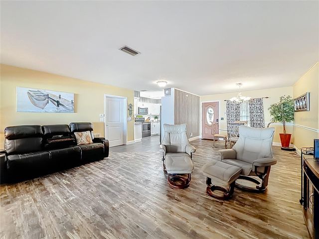 4192 CR 400, Lake Panasoffkee, FL 33538