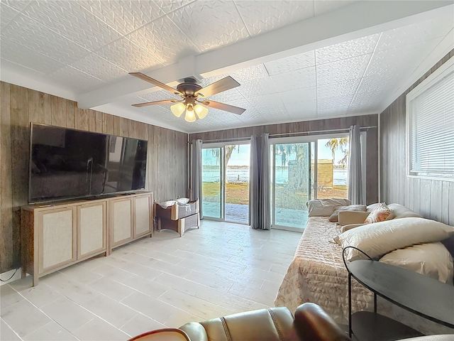 4192 CR 400, Lake Panasoffkee, FL 33538