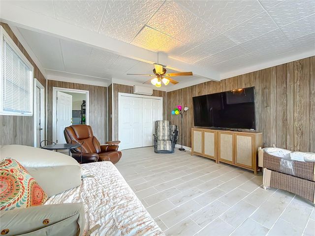 4192 CR 400, Lake Panasoffkee, FL 33538