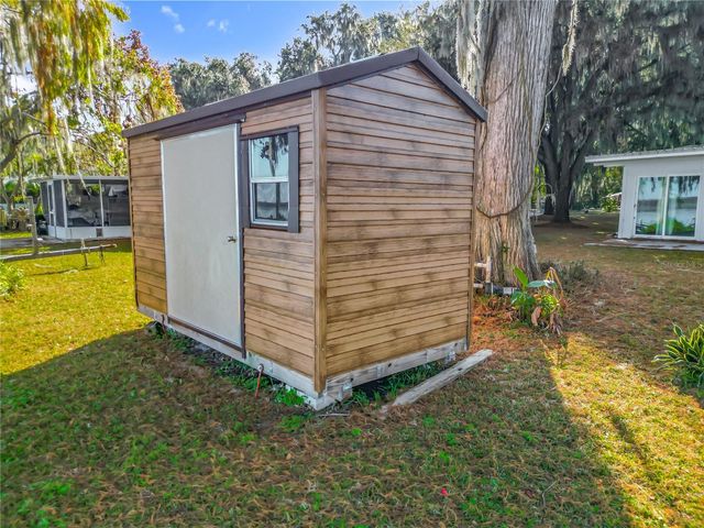 4192 CR 400, Lake Panasoffkee, FL 33538