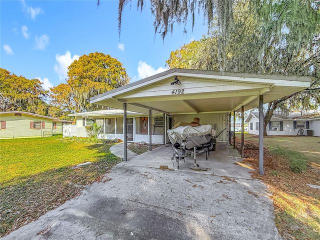 4192 CR 400, Lake Panasoffkee, FL 33538