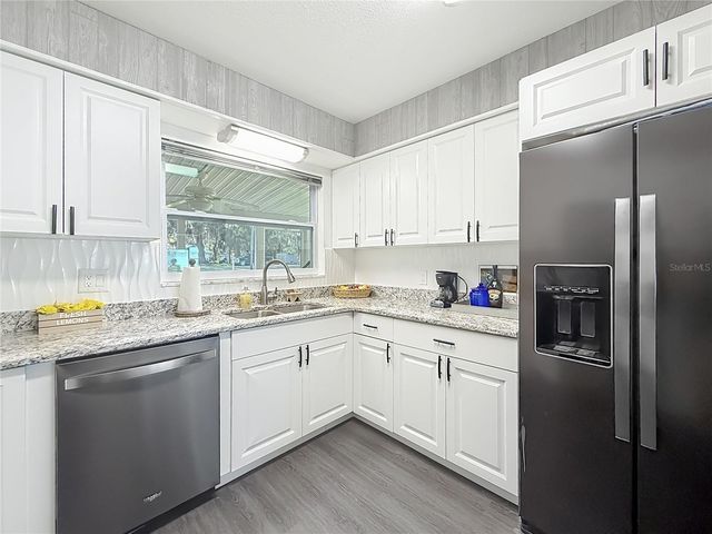 4192 CR 400, Lake Panasoffkee, FL 33538