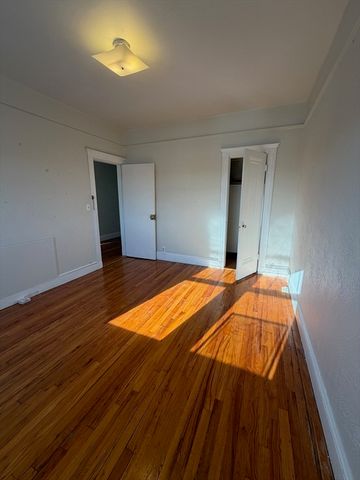 1691 Commonwealth Ave 29, Boston, MA 02135