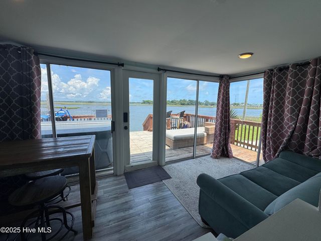 123 Cedar Point Boulevard, Cedar Point, NC 28584