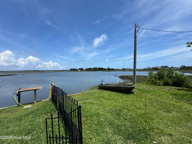 123 Cedar Point Boulevard, Cedar Point, NC 28584
