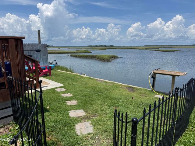 123 Cedar Point Boulevard, Cedar Point, NC 28584