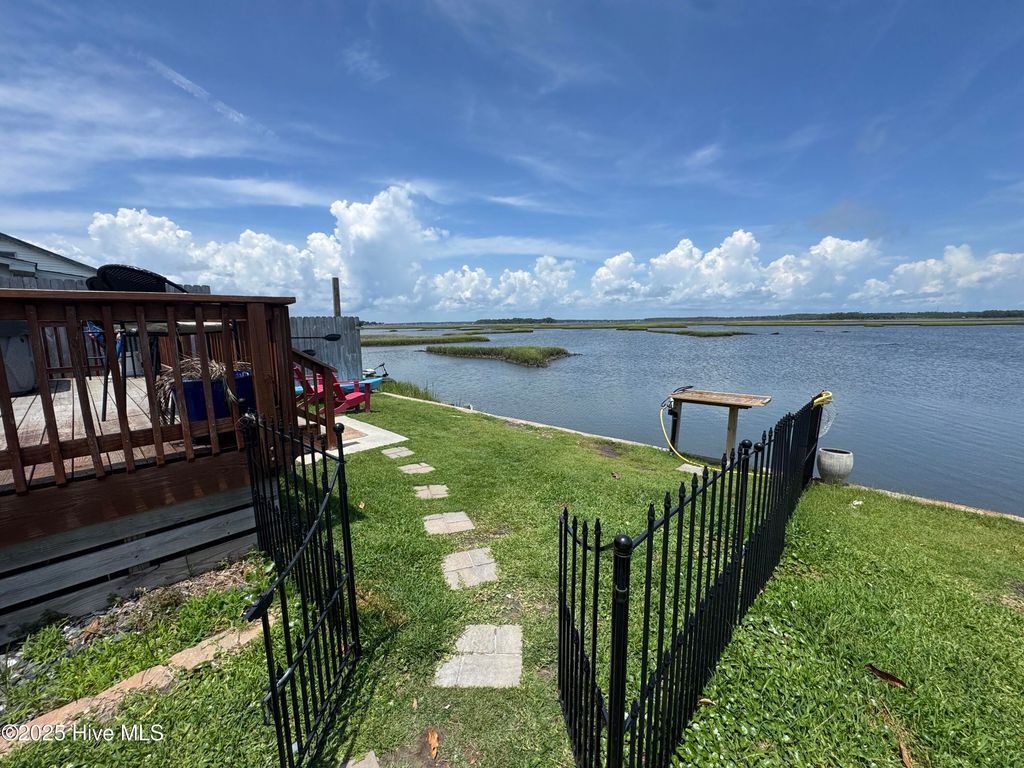 123 Cedar Point Boulevard, Cedar Point, NC 28584
