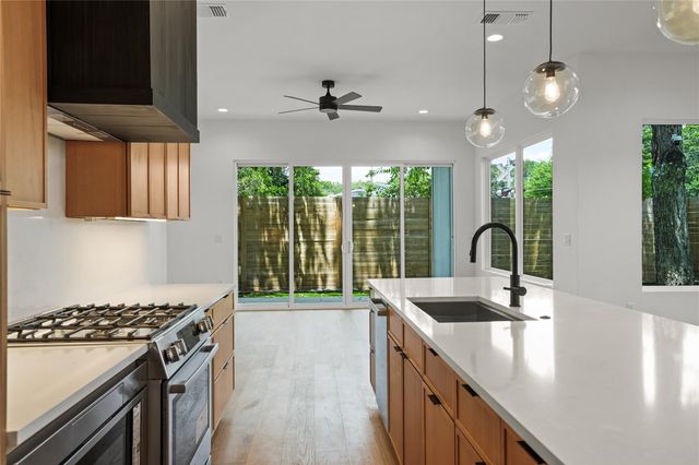 752 Pedernales ST, Austin, TX 78702