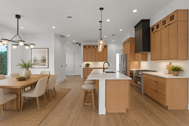 752 Pedernales ST, Austin, TX 78702