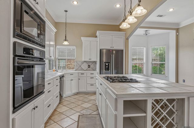 10837 Hillmont Ave, Baton Rouge, LA 70810