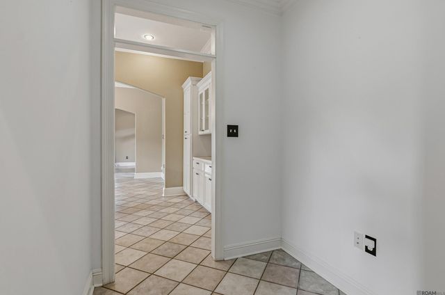 10837 Hillmont Ave, Baton Rouge, LA 70810