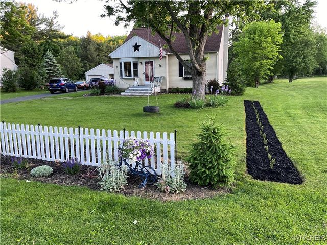 28 Greenmeadow Drive Drive, Orchard Park, NY 14127